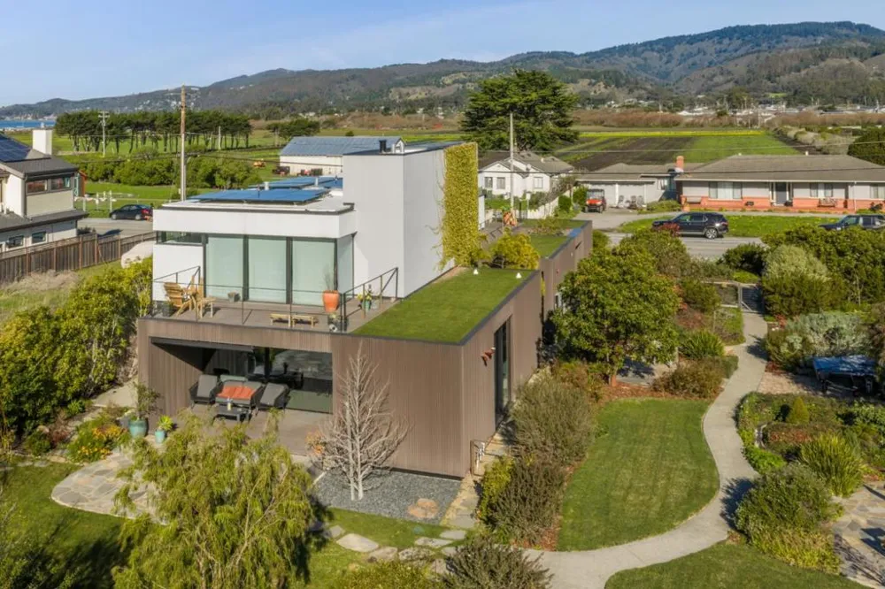 324 Kelly Avenue Half Moon Bay, CA 94019