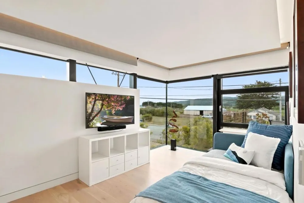 324 Kelly Avenue Half Moon Bay, CA 94019