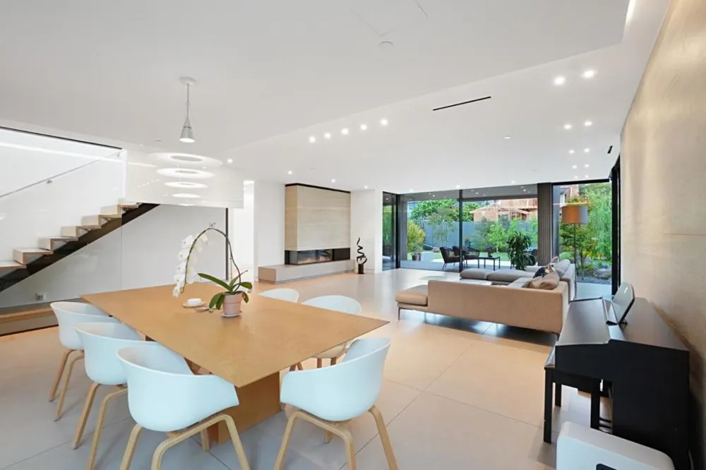 324 Kelly Avenue Half Moon Bay, CA 94019