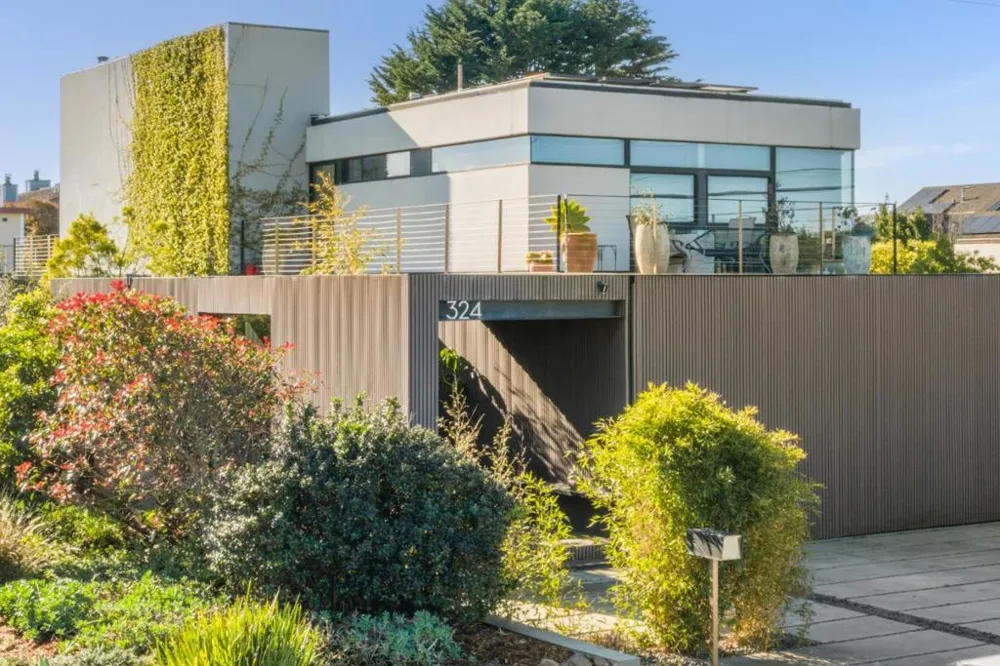 324 Kelly Avenue Half Moon Bay, CA 94019