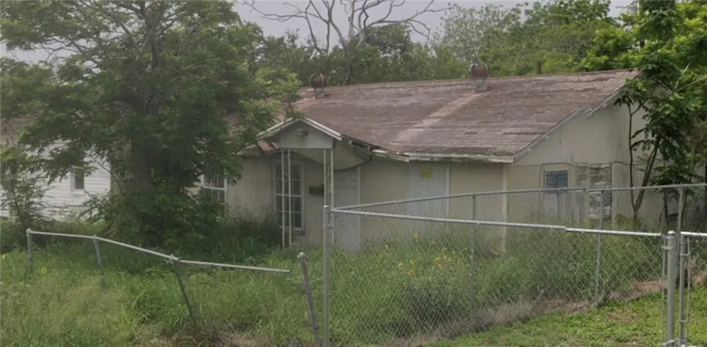 609 Lopez Street Robstown, TX 78380
