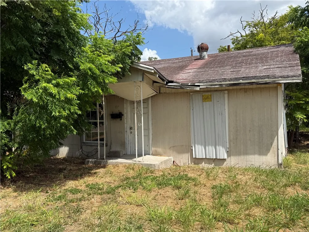 609 Lopez Street Robstown, TX 78380