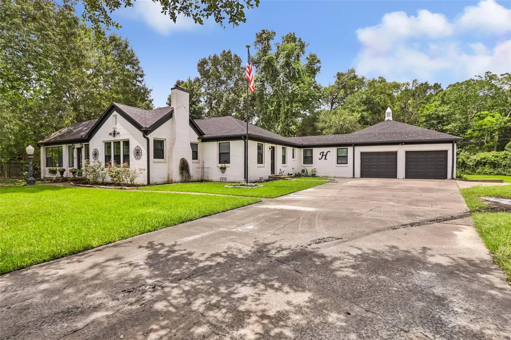105 Wallisville Road Liberty, TX 77575