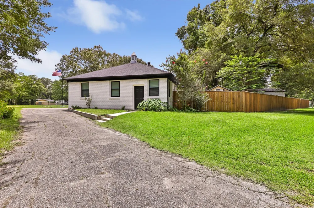 105 Wallisville Road Liberty, TX 77575