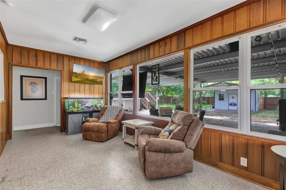 105 Wallisville Road Liberty, TX 77575
