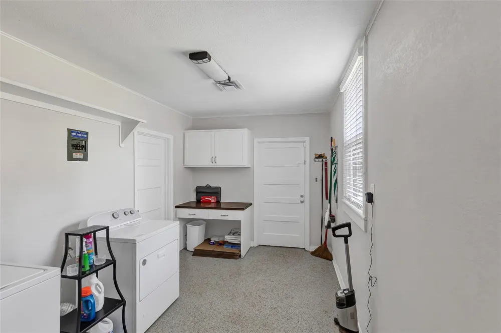 105 Wallisville Road Liberty, TX 77575