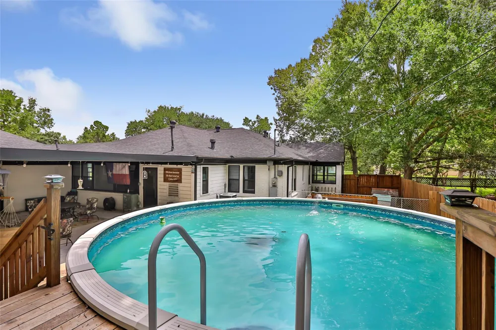 105 Wallisville Road Liberty, TX 77575