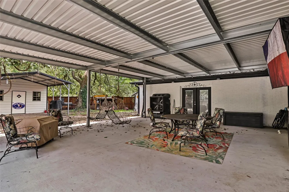 105 Wallisville Road Liberty, TX 77575
