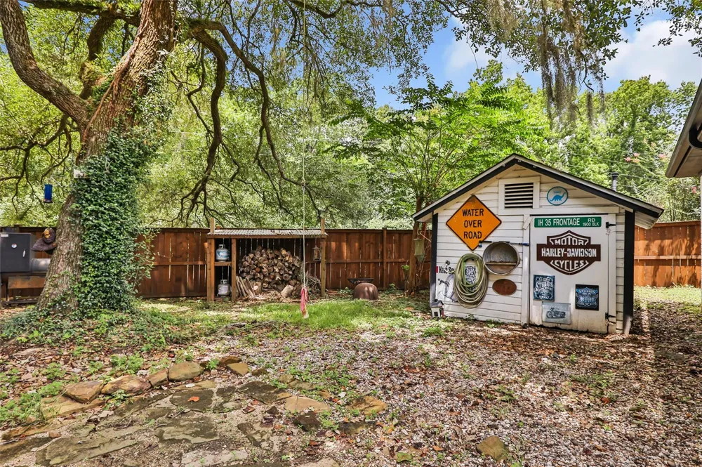 105 Wallisville Road Liberty, TX 77575