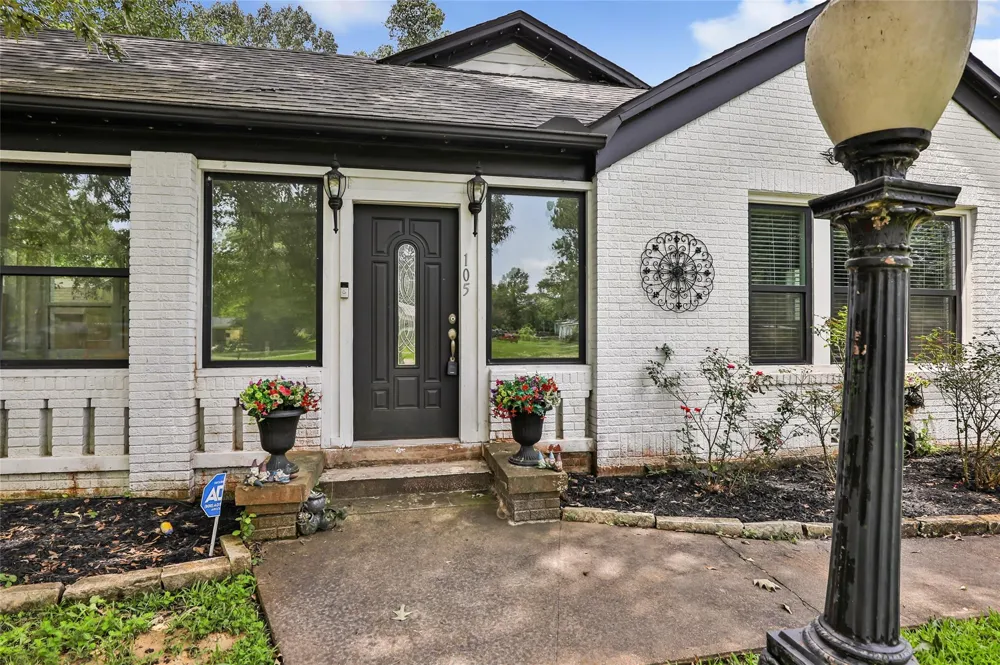 105 Wallisville Road Liberty, TX 77575