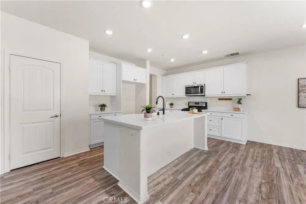 2014 Boxwood Rosamond, CA 93560