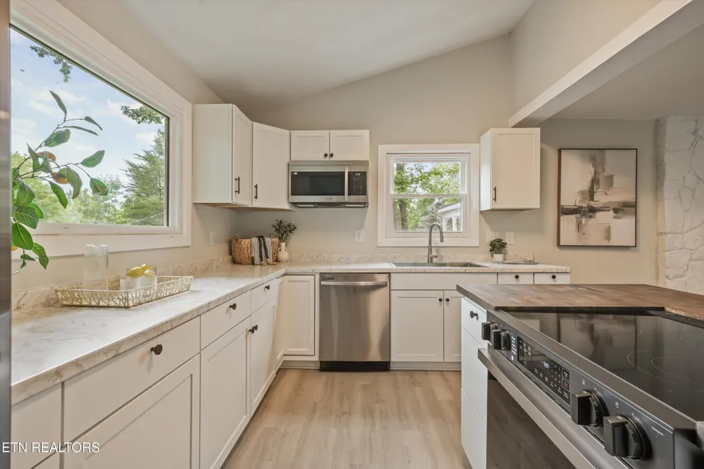 285 Vanover Lane Jacksboro, TN 37757