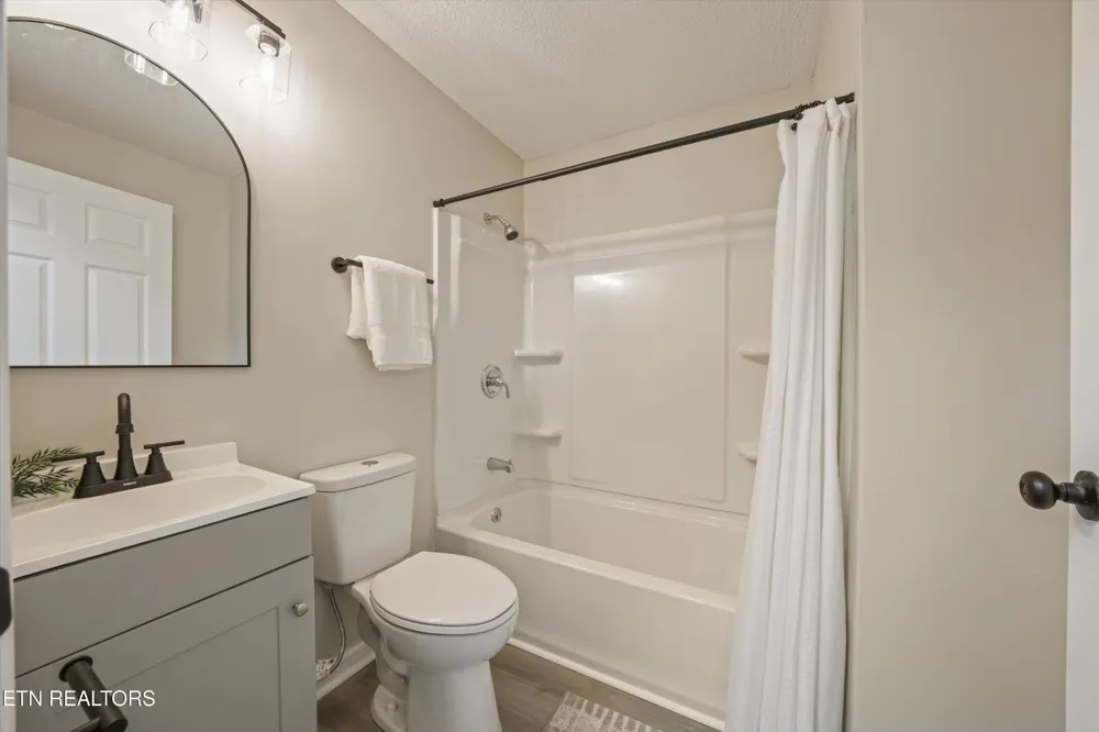 285 Vanover Lane Jacksboro, TN 37757