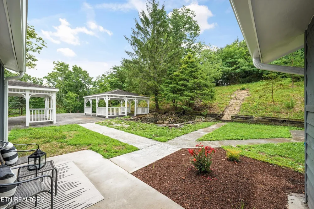 285 Vanover Lane Jacksboro, TN 37757