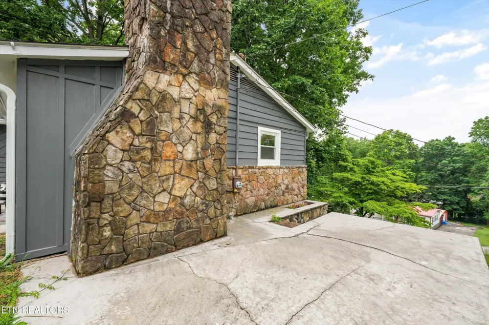285 Vanover Lane Jacksboro, TN 37757