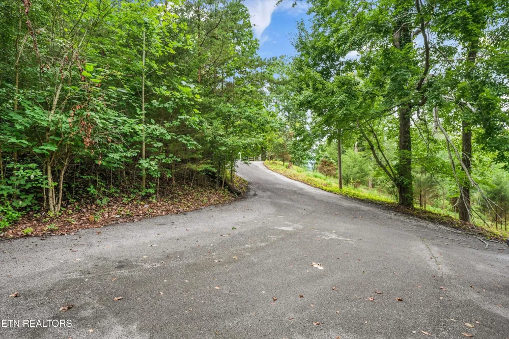 285 Vanover Lane Jacksboro, TN 37757