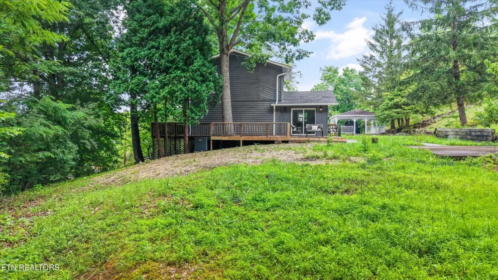 285 Vanover Lane Jacksboro, TN 37757