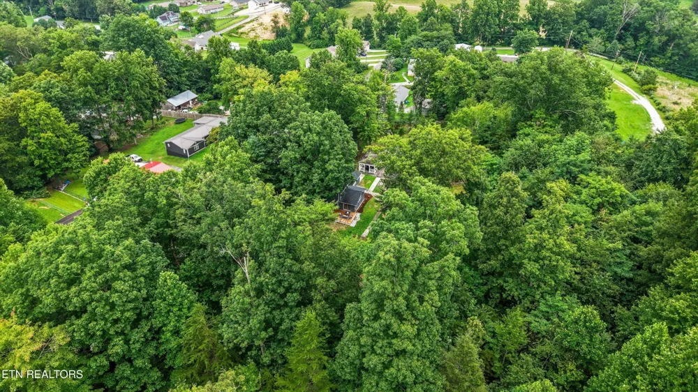 285 Vanover Lane Jacksboro, TN 37757
