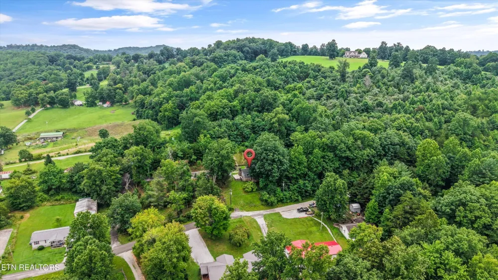285 Vanover Lane Jacksboro, TN 37757