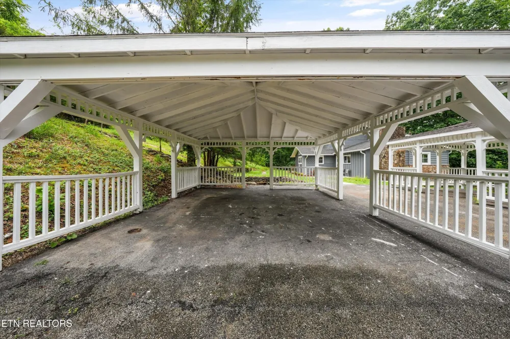 285 Vanover Lane Jacksboro, TN 37757