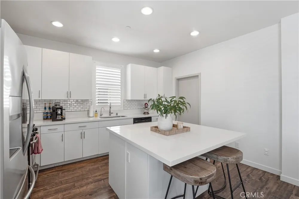809 S Anaheim Boulevard #101 Anaheim, CA 92805