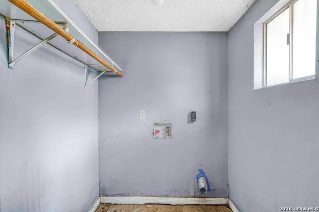 210 TEDDER ST San Antonio, TX 78211