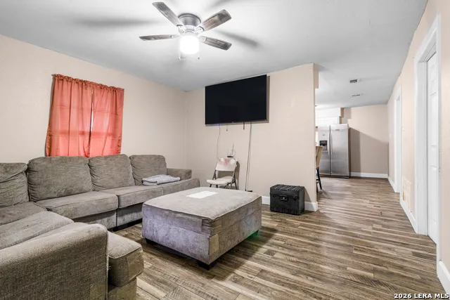 210 TEDDER ST San Antonio, TX 78211
