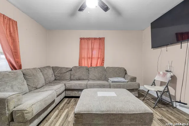 210 TEDDER ST San Antonio, TX 78211