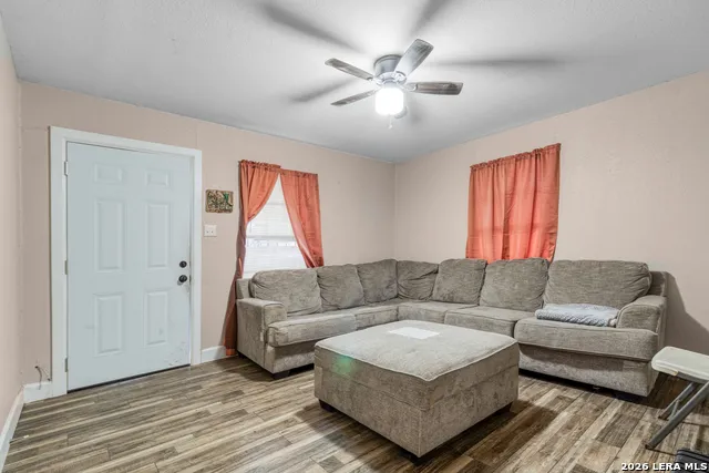 210 TEDDER ST San Antonio, TX 78211