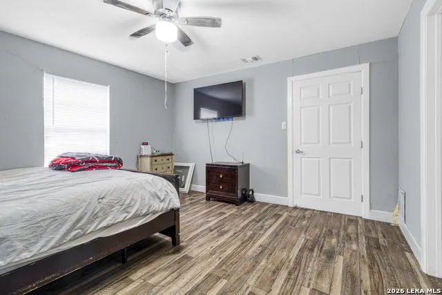 210 TEDDER ST San Antonio, TX 78211