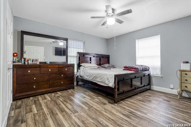 210 TEDDER ST San Antonio, TX 78211
