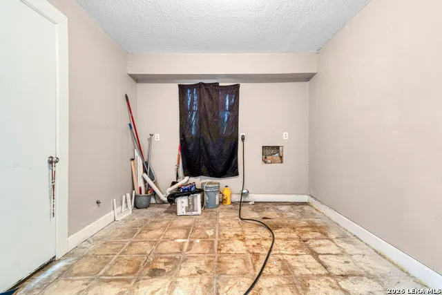210 TEDDER ST San Antonio, TX 78211