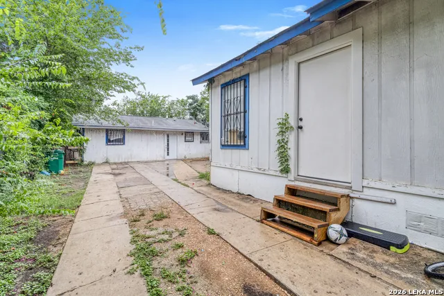 210 TEDDER ST San Antonio, TX 78211