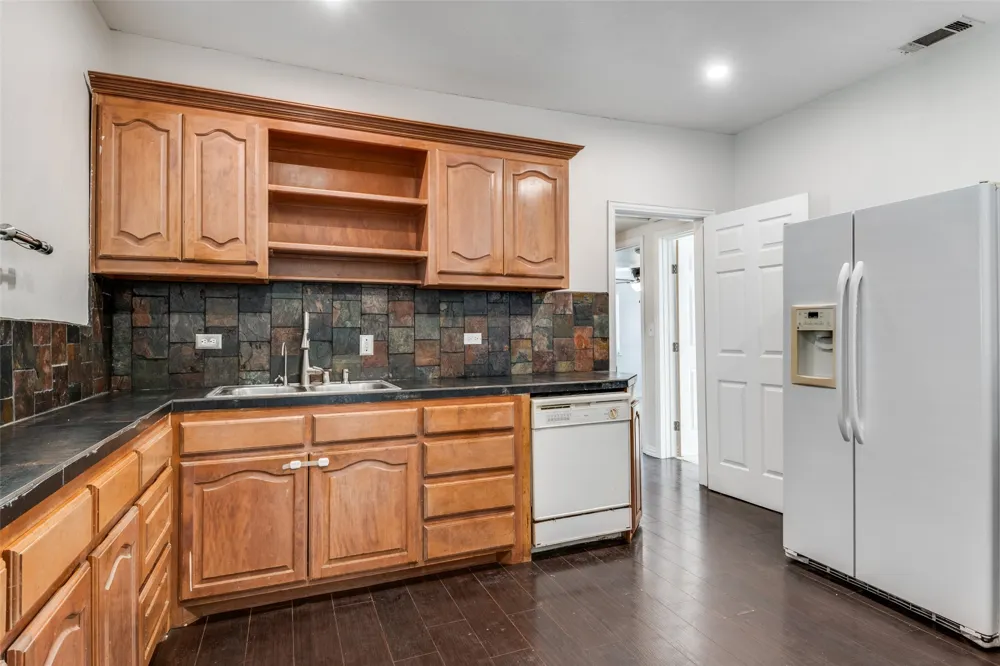 616 Wayne Street Dallas, TX 75223