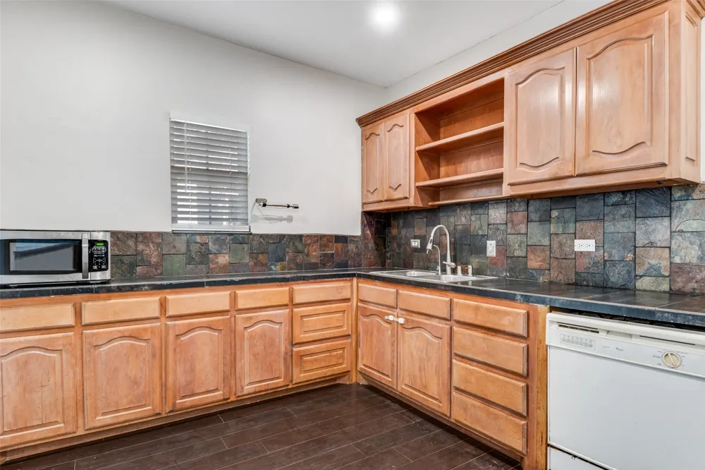 616 Wayne Street Dallas, TX 75223