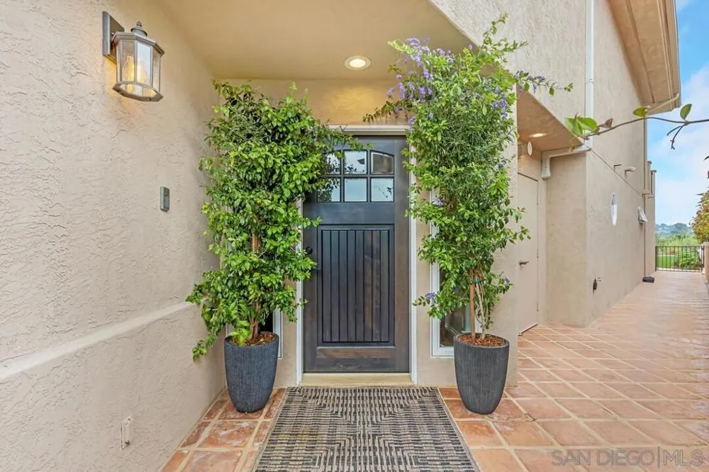 7564 Navigator Cir Carlsbad, CA 92011