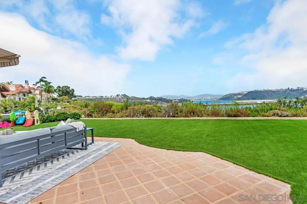 7564 Navigator Cir Carlsbad, CA 92011
