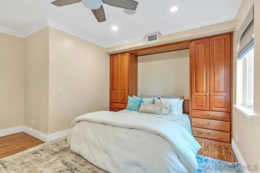 7564 Navigator Cir Carlsbad, CA 92011