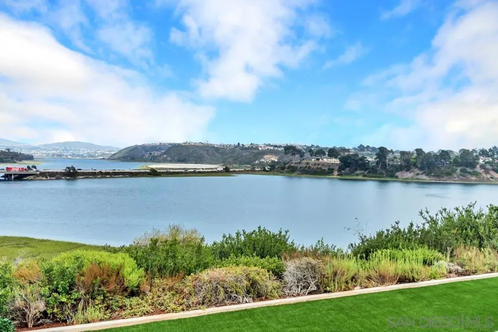 7564 Navigator Cir Carlsbad, CA 92011