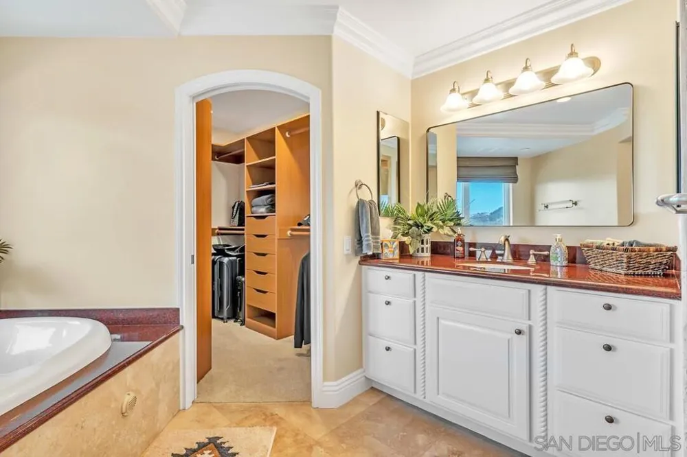 7564 Navigator Cir Carlsbad, CA 92011