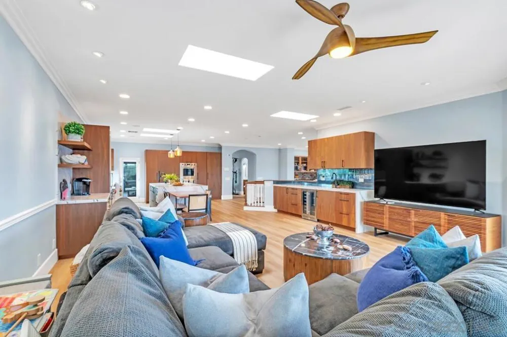 7564 Navigator Cir Carlsbad, CA 92011