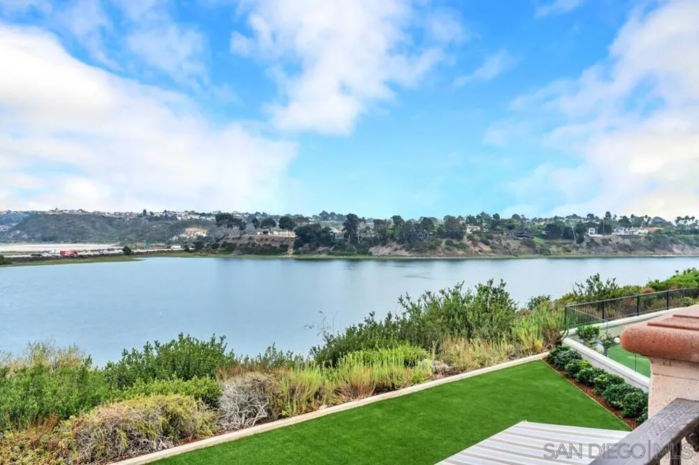7564 Navigator Cir Carlsbad, CA 92011
