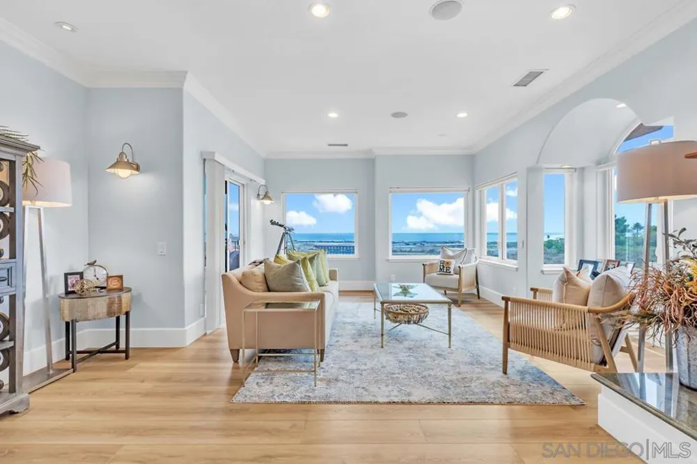 7564 Navigator Cir Carlsbad, CA 92011