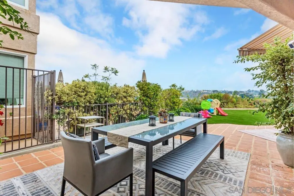 7564 Navigator Cir Carlsbad, CA 92011