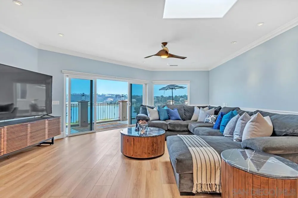 7564 Navigator Cir Carlsbad, CA 92011
