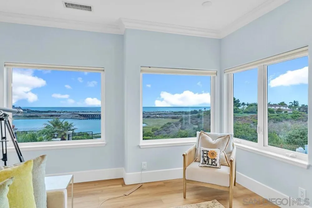 7564 Navigator Cir Carlsbad, CA 92011