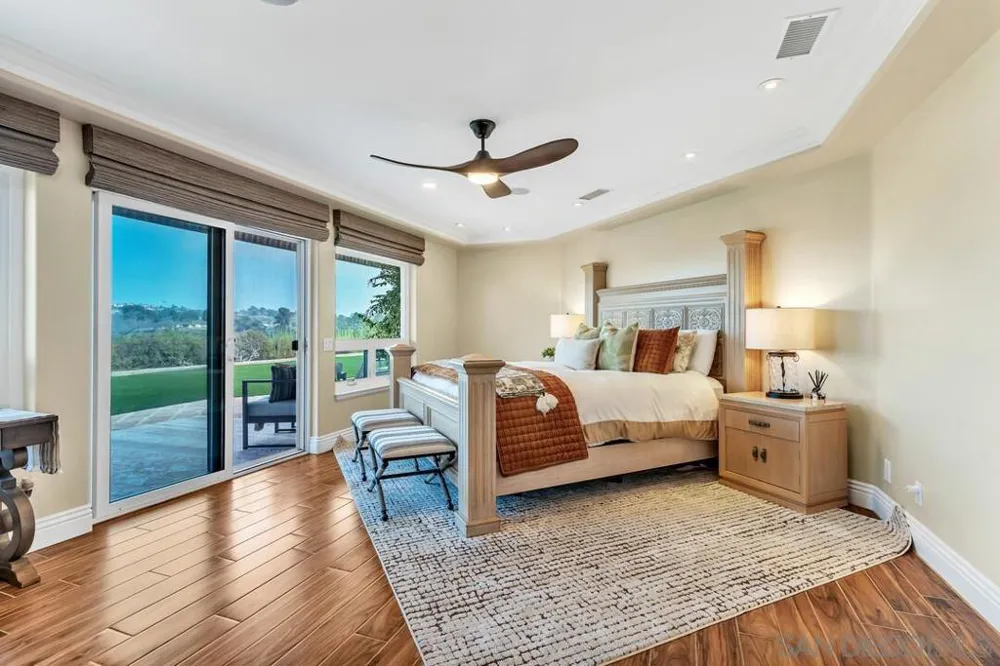 7564 Navigator Cir Carlsbad, CA 92011