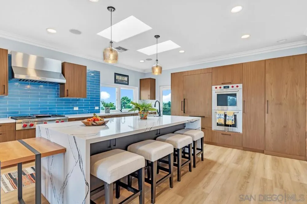 7564 Navigator Cir Carlsbad, CA 92011