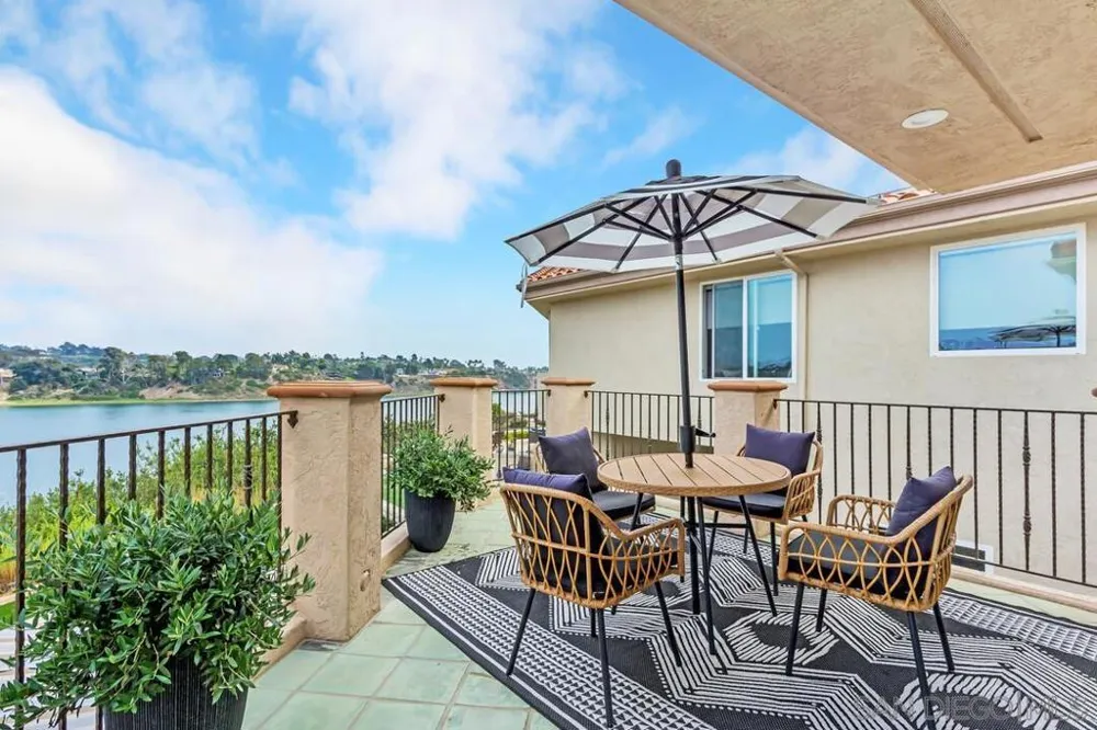 7564 Navigator Cir Carlsbad, CA 92011
