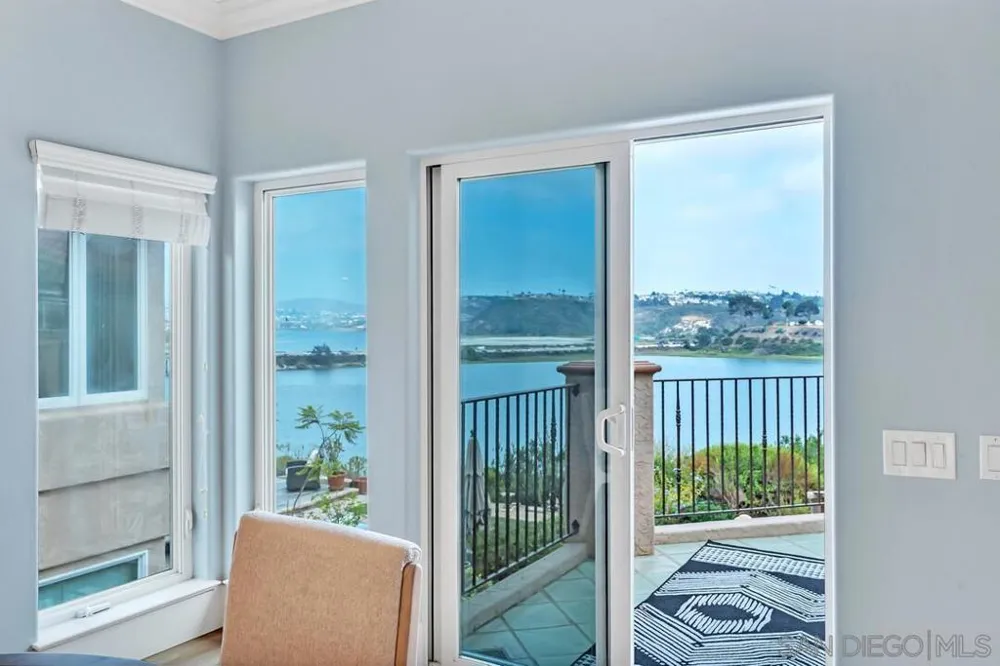 7564 Navigator Cir Carlsbad, CA 92011